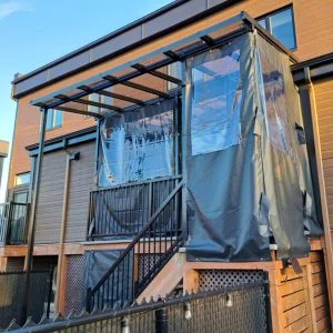 toile sur rail pour fermeture de galerie